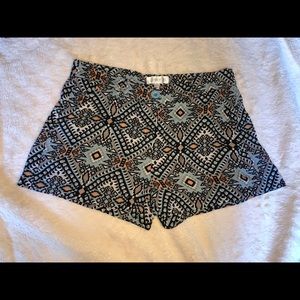 SUMMER SHORTS Tribal Print